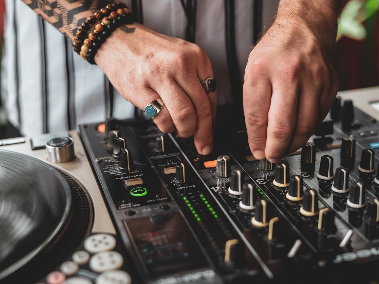 Dj, pioneer, rings — Safety First: Exploring the Benefits of Safe Toto Sites